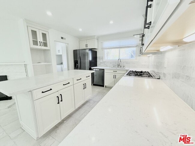 Building Photo - 23744 Hartland St