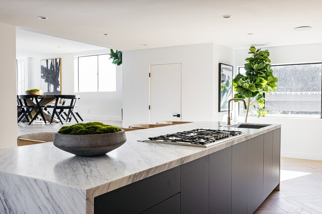 Building Photo - 7866 Fareholm Dr