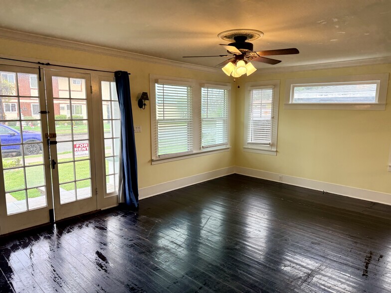 Living Room 1 - 308 E School St