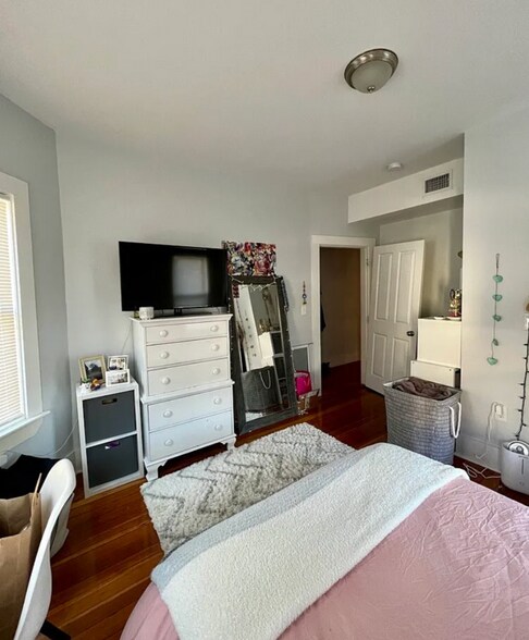 Building Photo - 130 Boston St