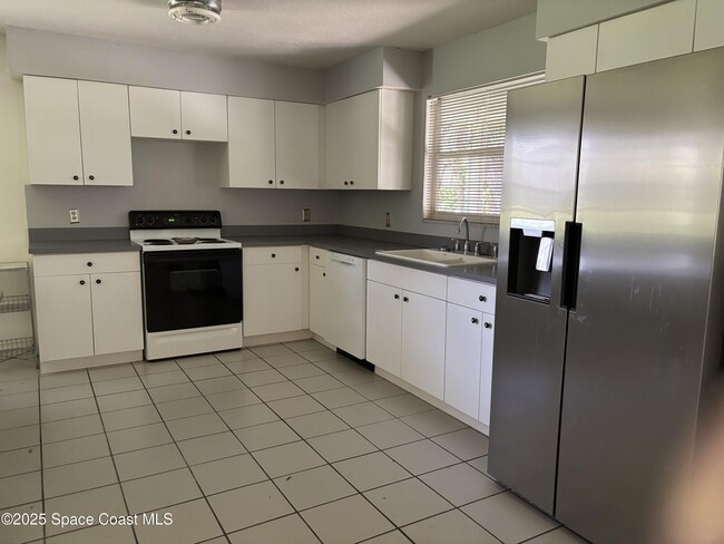 Building Photo - 5215 Lake Poinsett Rd