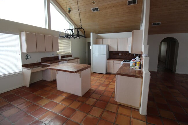 Building Photo - 7 Metate Dr