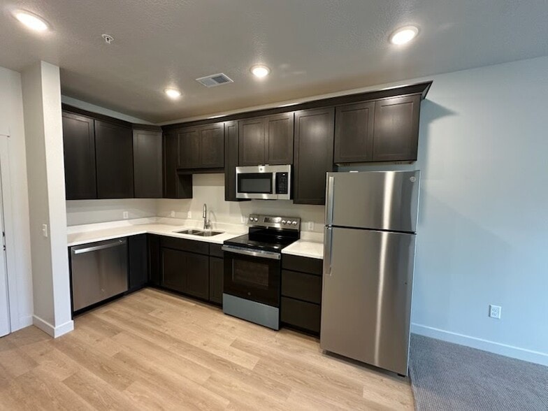 Building Photo - Beacon Cove