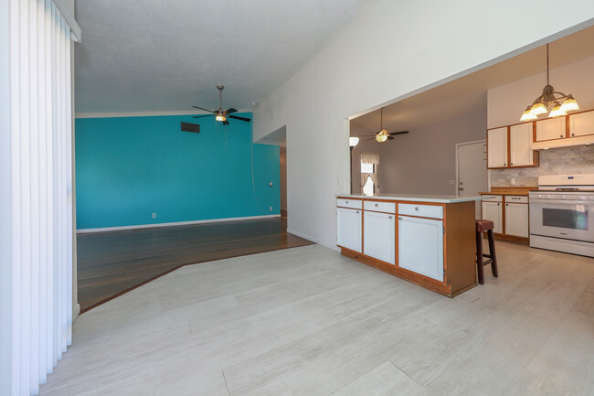 Building Photo - 10281 E Foxmoor Dr