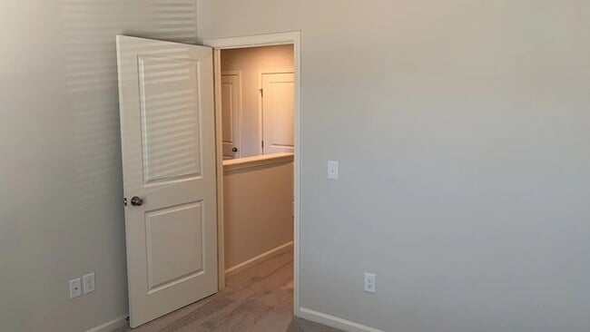 Building Photo - Charming single family house!3bedrooms, 3b...