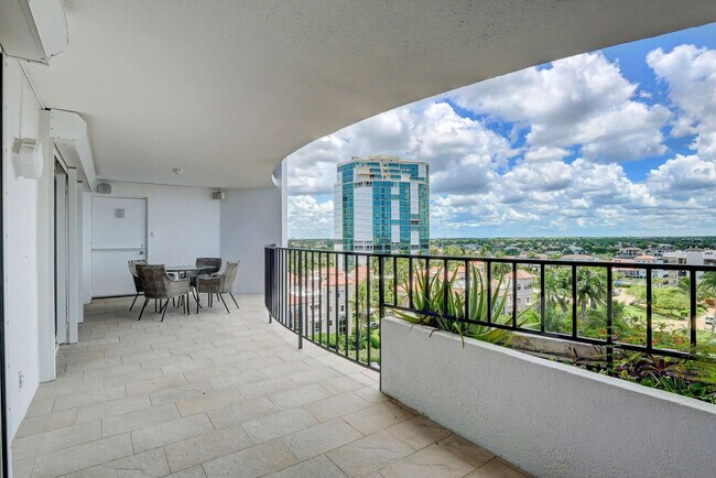 Building Photo - 3951 Gulf Shore Blvd N