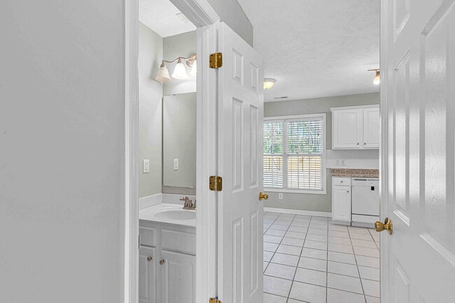 Building Photo - 302 Altavista Loop