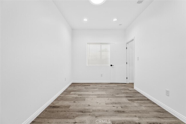 Building Photo - 10863 Nettleton St