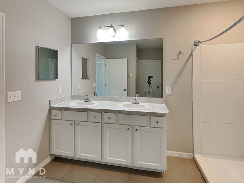 Building Photo - 14115 Arbor Pines Dr