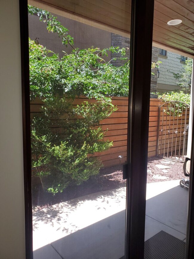 Building Photo - Elegant Coronado Village Home