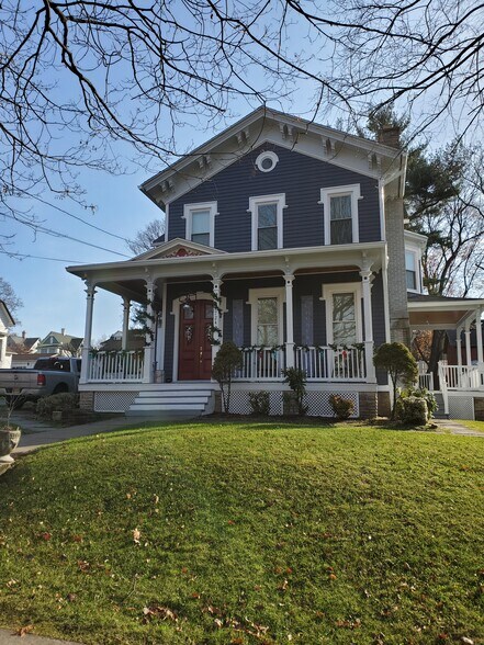 Building Photo - 1724 Monsey Ave