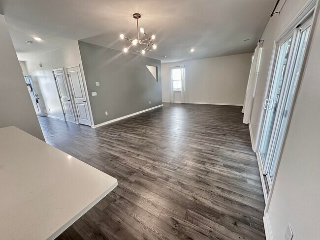 Building Photo - 340 Emery Oak Dr