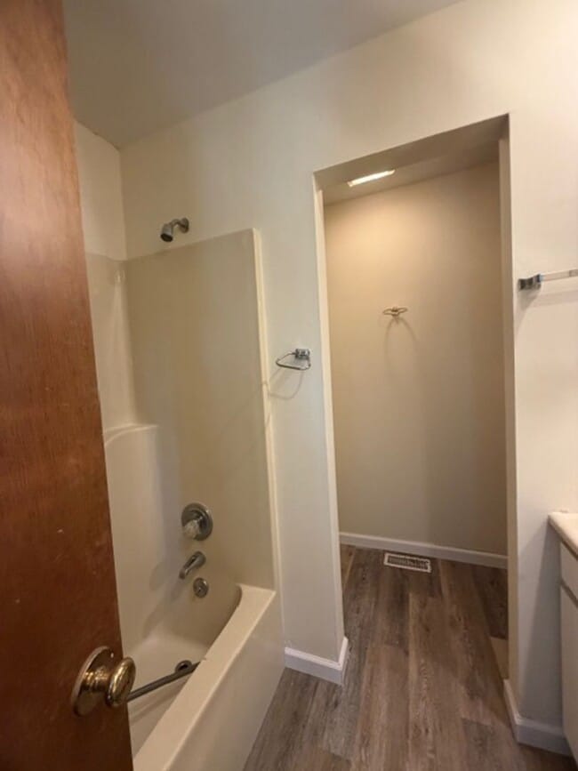 Building Photo - 2 Bedroom Duplex close to I -140 Contact Debra Johnson (865) 591-8281