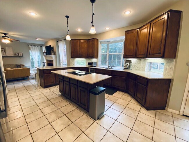 Building Photo - 10025 Circleview Dr