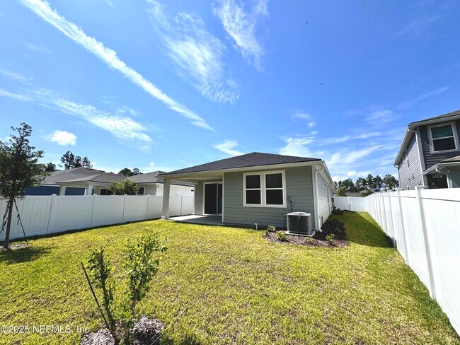 Building Photo - 68 Spruce Hl Pt