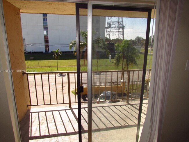 Building Photo - 5100 SW 41st St