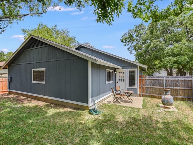 Building Photo - 12900 Campos Dr