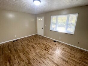 Building Photo - Christian Park 4BR Home w/Attached Garage!