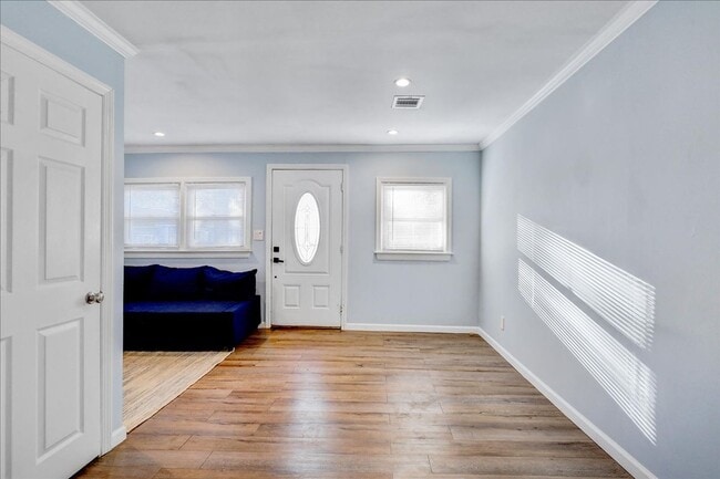 Building Photo - 3 Bed Apartment in North Middletown