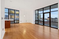 Building Photo - Exquisite 1BD/1.5BTH Condo Unit in the Pea...