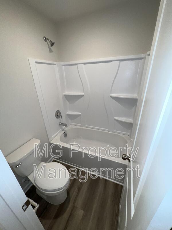 Building Photo - 1401 Woodhouse Dr