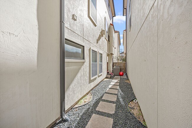 Building Photo - 7227 Laguna Villas