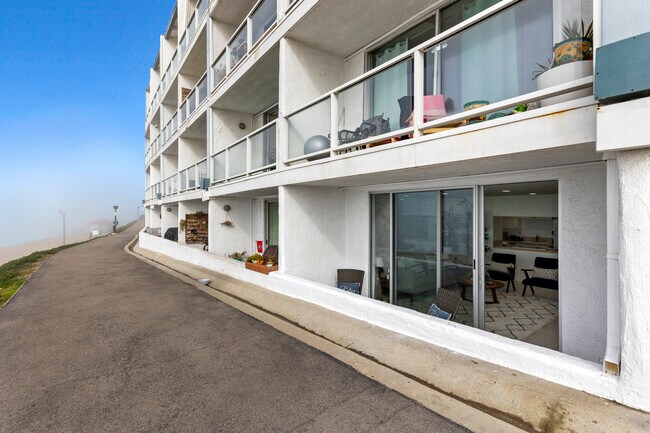 Building Photo - 615 ESPLANADE