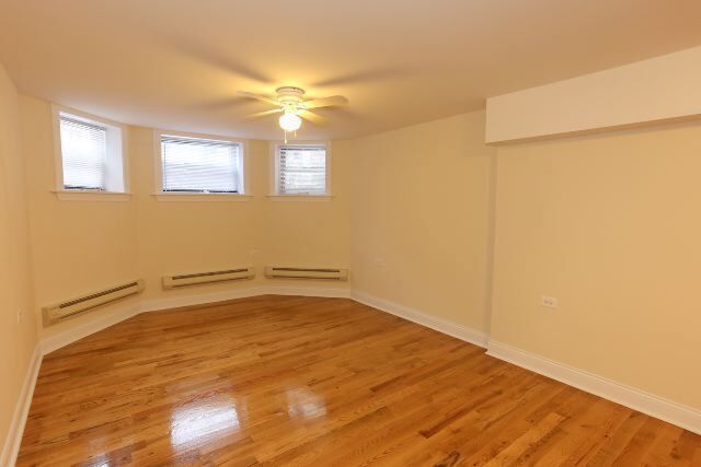 Building Photo - 1141 W Oakdale Ave