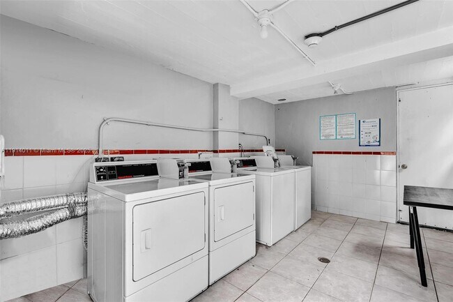 Building Photo - 9200 E Bay Harbor Dr