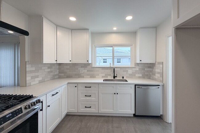 Building Photo - 431 Deodar Ave