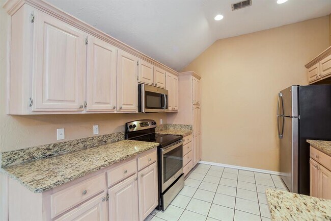Building Photo - 536 SW 154th Ct