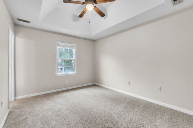 Building Photo - Beautifully Renovated Townhome (2BR/2.5BA)...