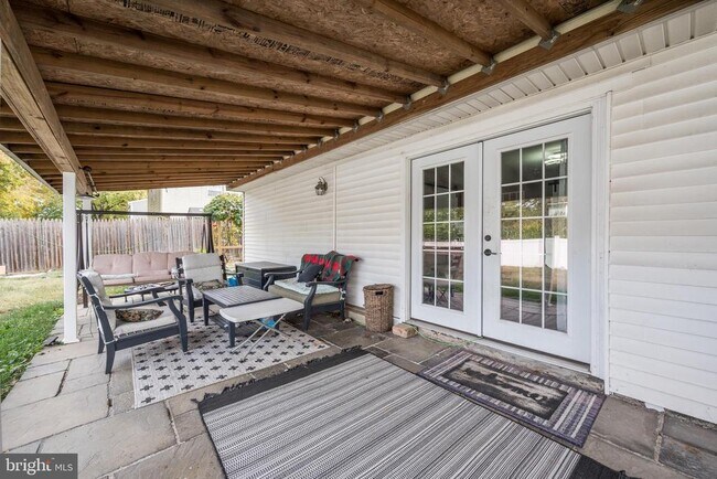 Building Photo - 325 Juniper Dr