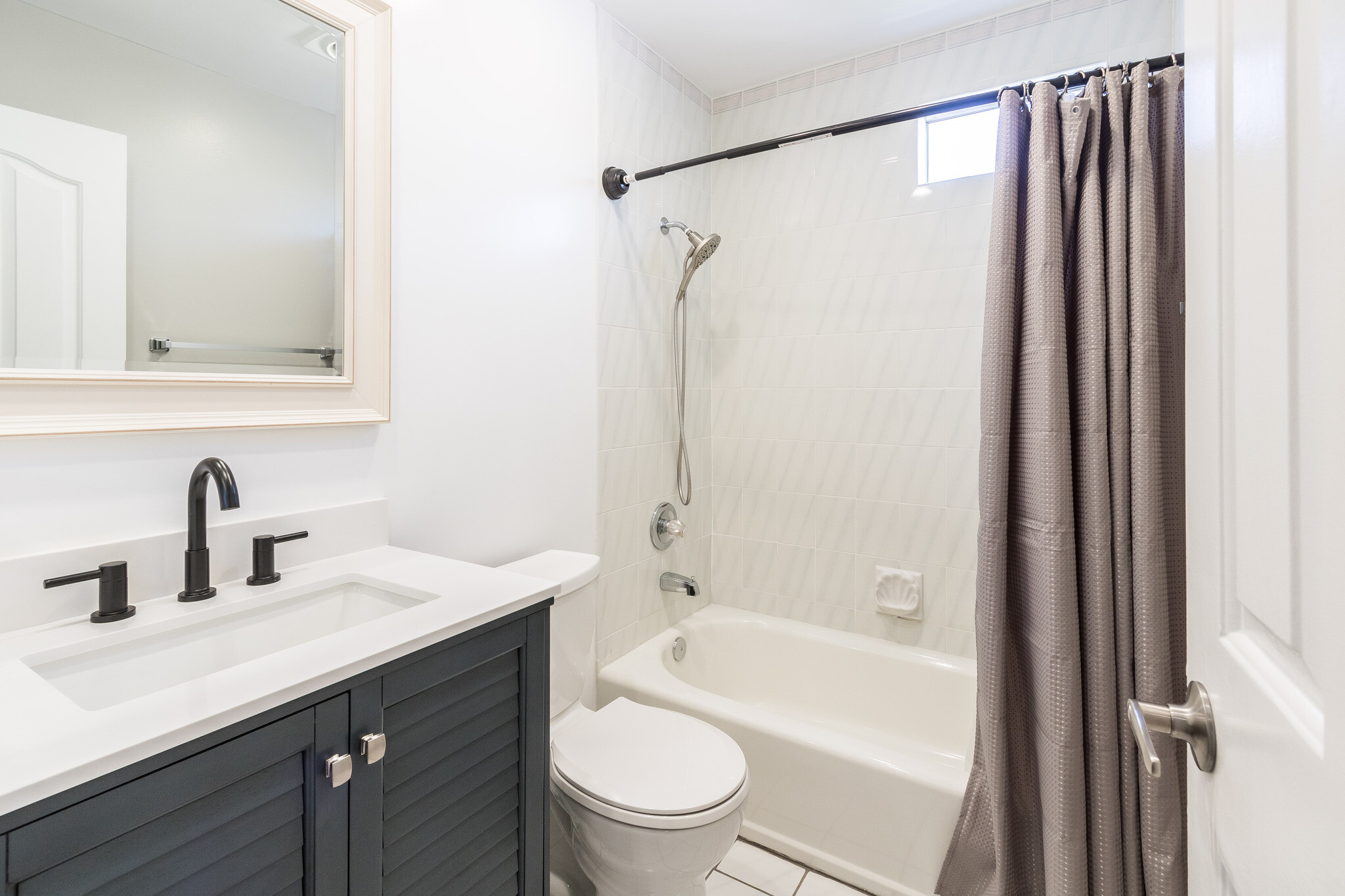 second upstairs bath - 321 W Dryden St