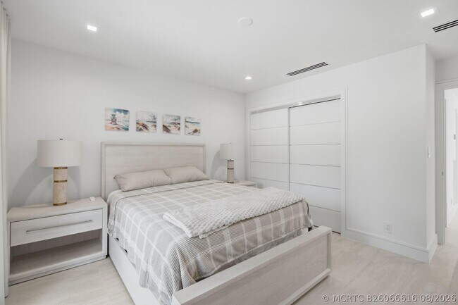 Building Photo - 1173 Hillsboro Mile