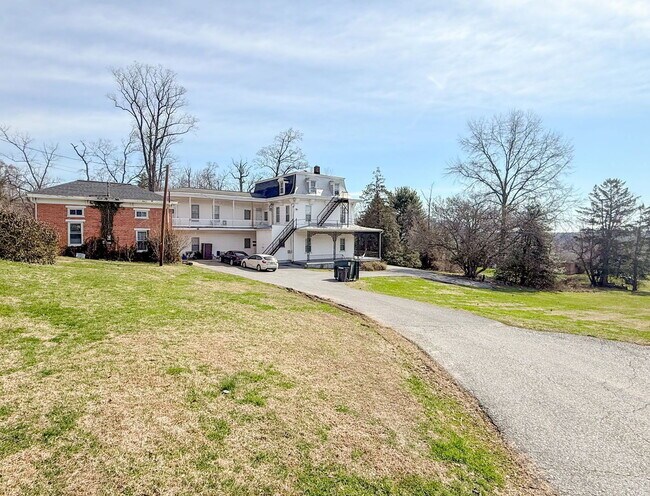 Building Photo - 497 Norwood Rd