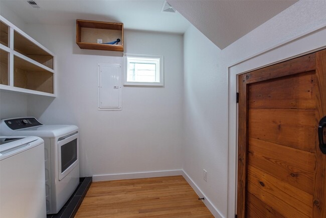 Building Photo - 1459 Munger St