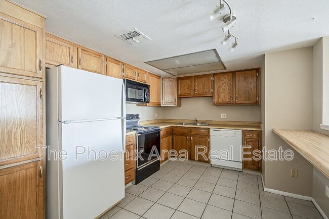 Building Photo - 850 S River Dr
