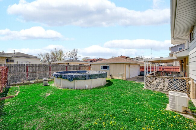 Building Photo - 7305 W 75th St