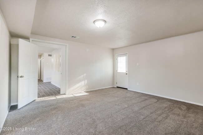 Building Photo - 10795 Millers Ln