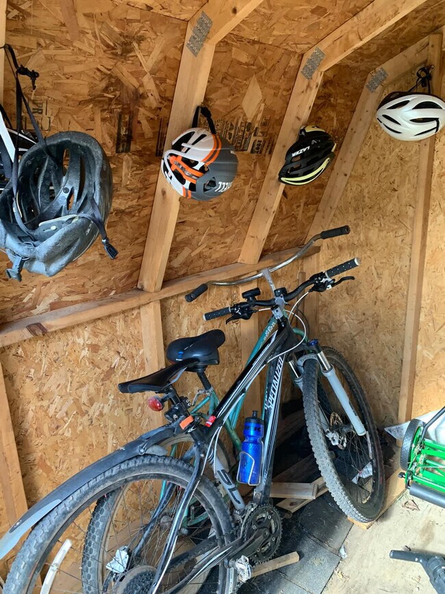 Building Photo - 54 River Dr