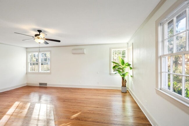 Building Photo - 2014 Golf Terrace Dr