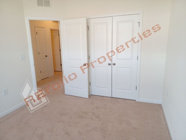 Building Photo - 1056 Historic Cir