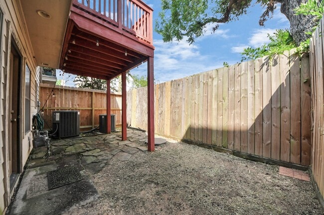 Building Photo - 584 Bomar St