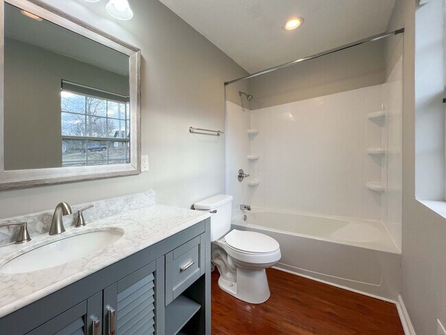 Building Photo - Charming Farragut Home with Large Fenced Yard and Wooded Access