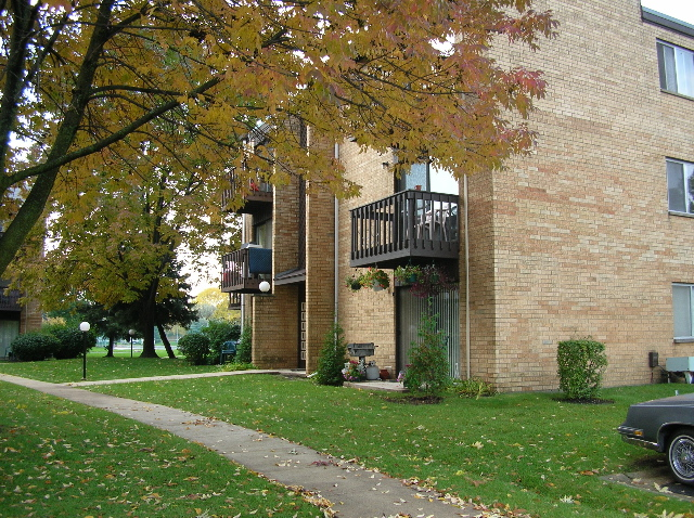 Primary Photo - 1203 S Forums Ct