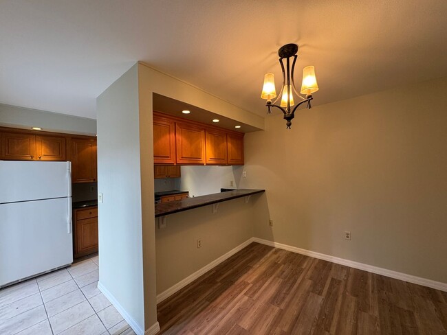 Building Photo - 5268 Middle Ct