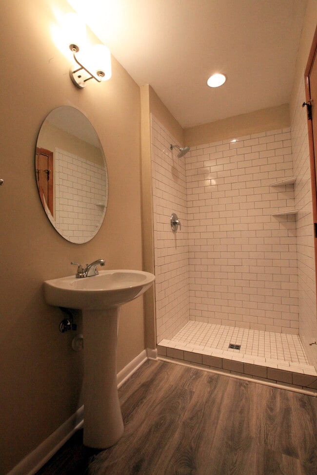 Building Photo - 308 S Baird Ln