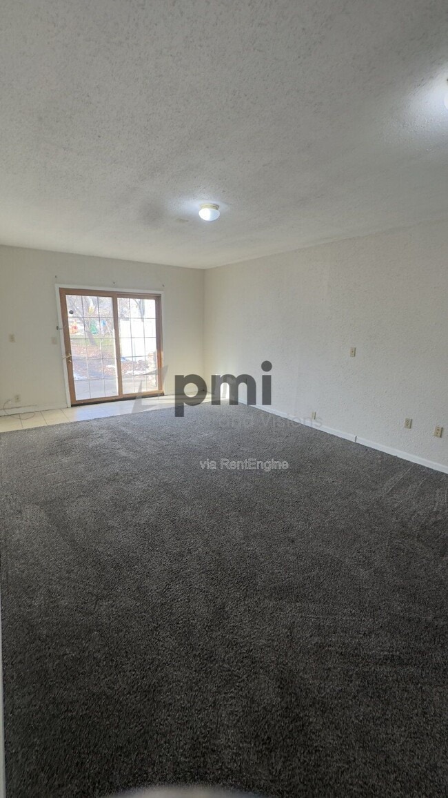 Building Photo - 1103 6th St