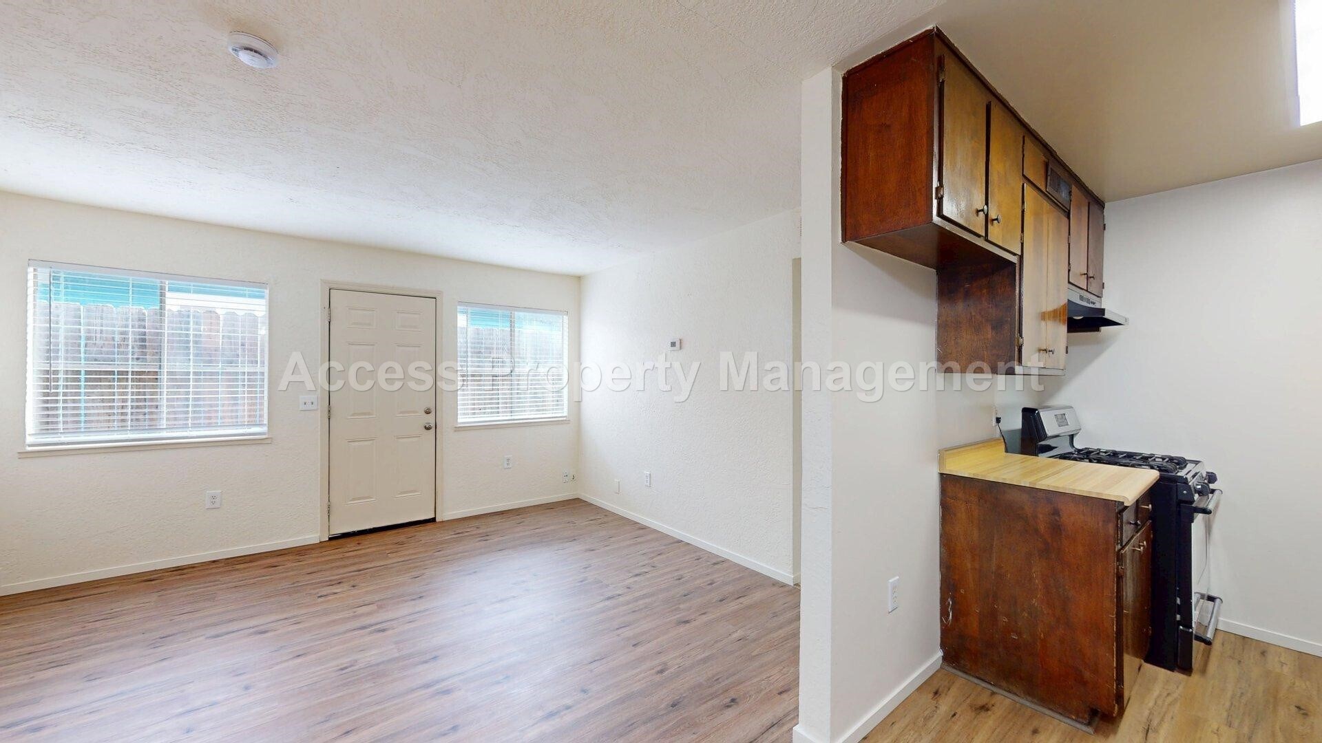 Building Photo - 709 2nd St